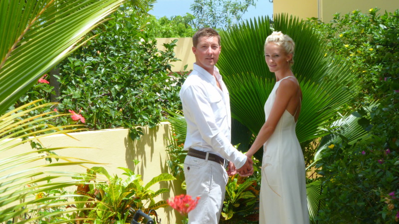 AnaCapri Estate - front garden walkway acts as the perfect backdrop