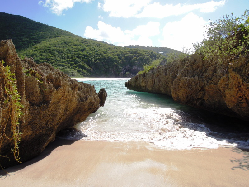 Rogues Bay (Lava Flow Beach)